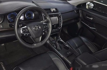 Toyota Camry XLE 2016 - Auto bán Toyota Camry XLE đời 2016, màu trắng