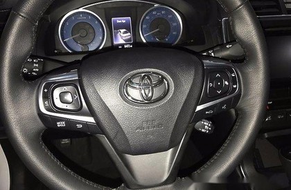 Toyota Camry XLE 2016 - Auto bán Toyota Camry XLE đời 2016, màu trắng