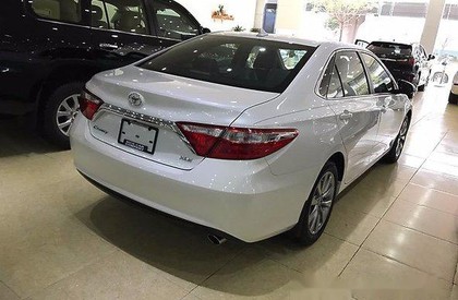 Toyota Camry XLE 2016 - Auto bán Toyota Camry XLE đời 2016, màu trắng