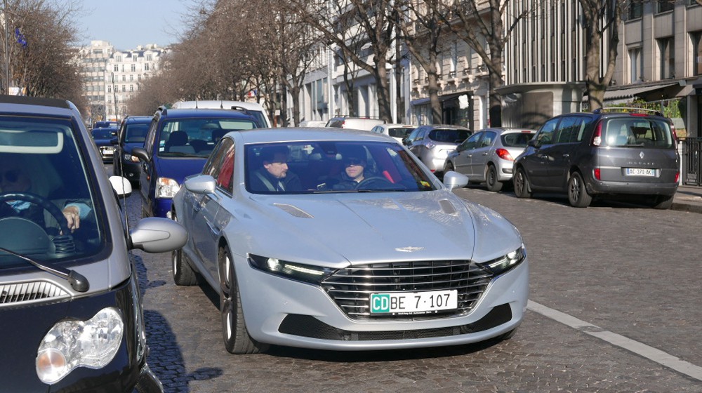 Aston Martin Lagonda thứ 2 lăn bánh tại trung tâm thủ đô Paris, Pháp 1