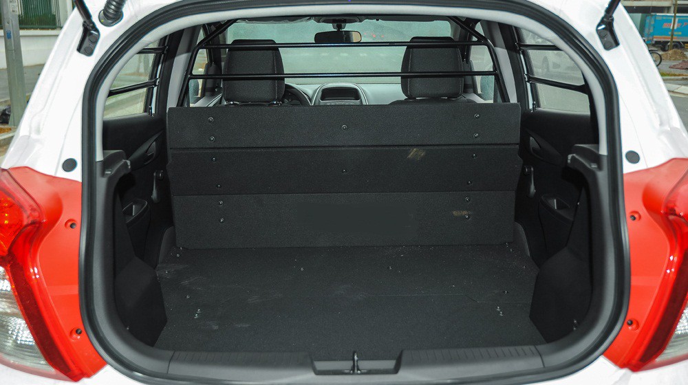 Khoang chứa đồ rộng rãi của Chevrolet Spark Van 2016 1