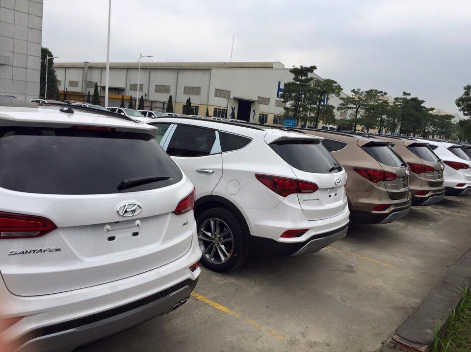 Lô hàng Hyundai Santa Fe 2016 về Việt Nam với các phiên bản màu khác nhau 1