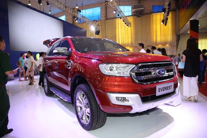 Ford Everest được trang bị nhiều công nghệ hiện đại nhưng giá bán cao khiến xe chưa thể bùng nổ.