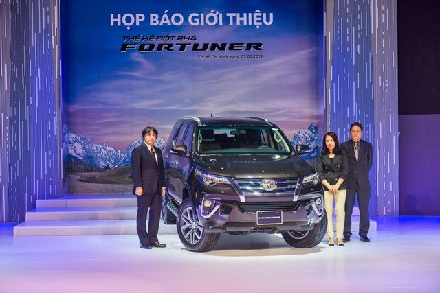 Toyota Fortuner 2017 được nhập khẩu nguyên và phân phối tại Việt Nam với giá từ 981 triệu đồng.