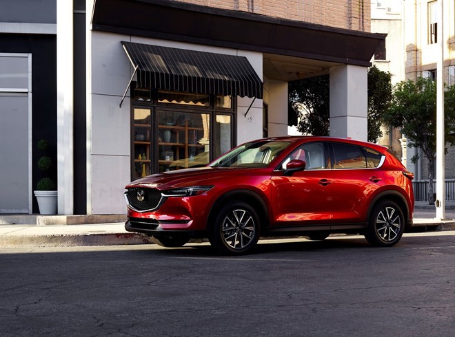 Mazda CX-5 sử dụng động cơ xăng SkyAcitv-G 2.5L đi kèm là hệ dẫn động 4 bánh toàn thời gian AWD.