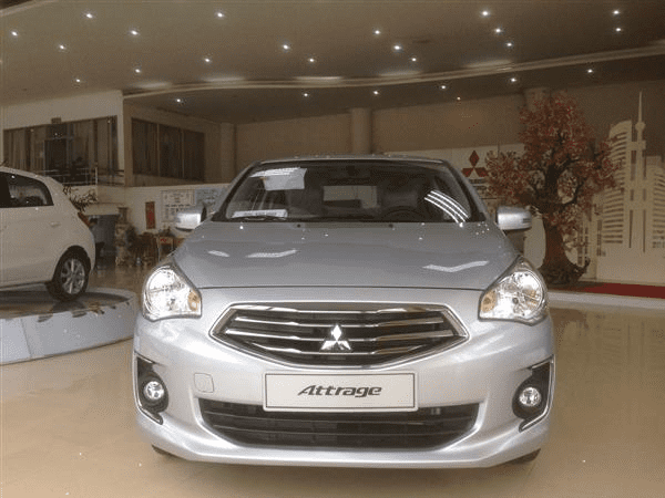 Bán ô tô Mitsubishi Attrage mới đời 2019, màu bạc, nhập khẩu chính hãng, giá tốt