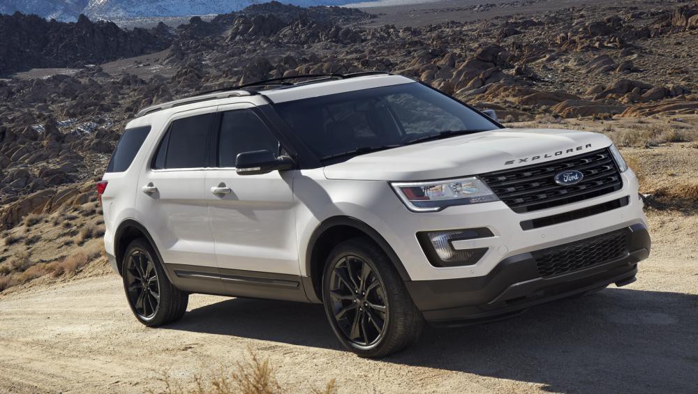 Khách hàng sử dụng xe Ford Explorer tại Mỹ phản ảnh cabin xe có mùi khí thải.