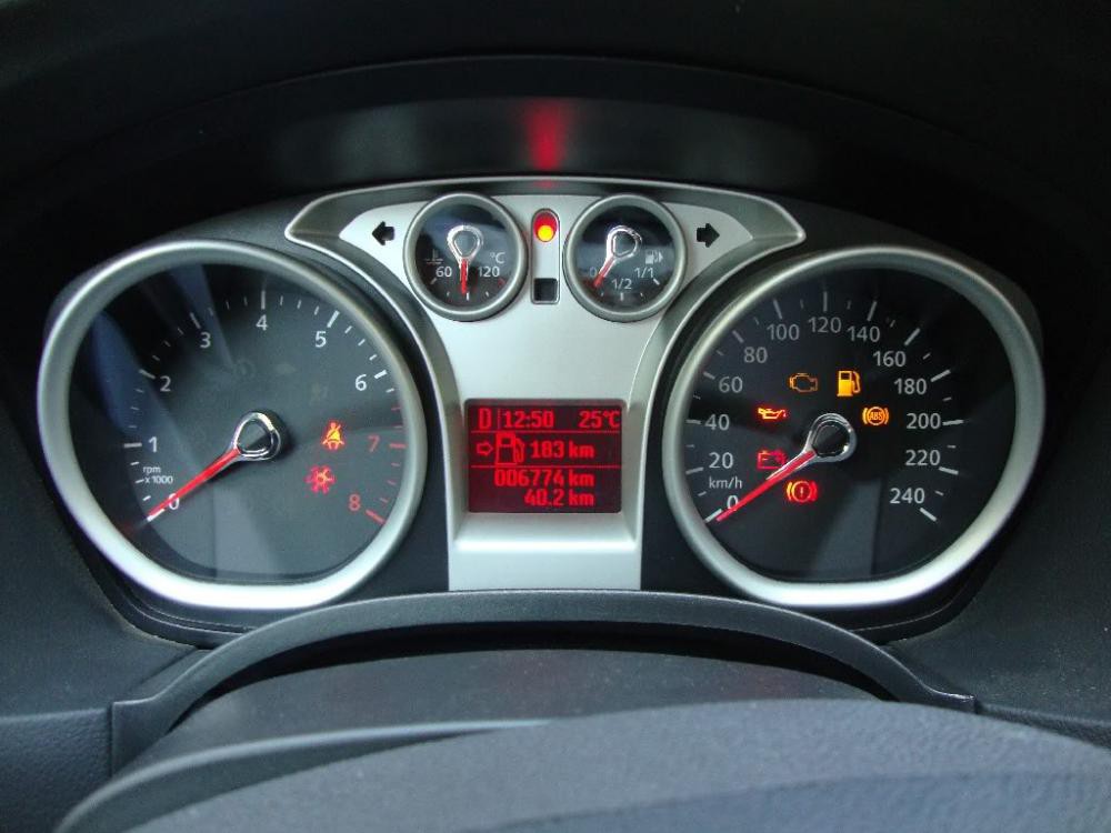 Ưu điểm và nhược điểm của xe Ford Focus 1.8AT HatchBack 2011