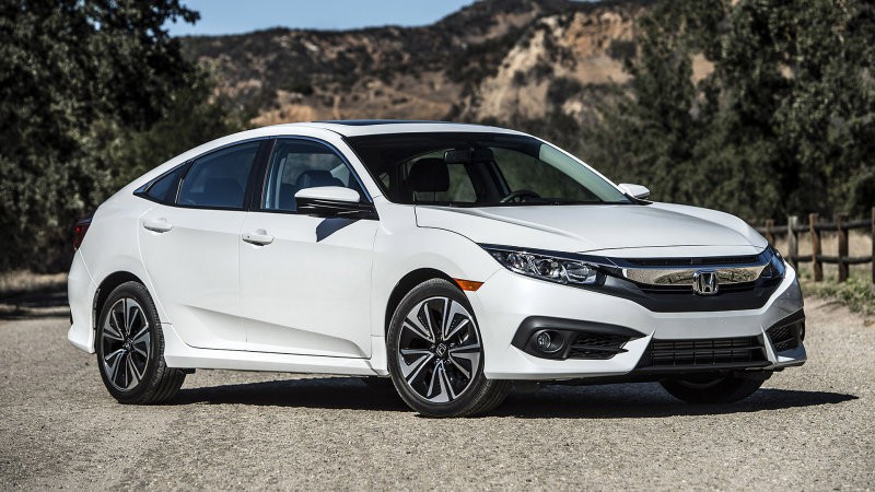 Honda Civic 2017 bán được 232 xe ngay trong tháng đầu tiên ra mắt.