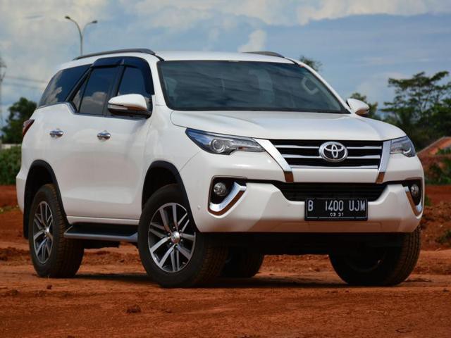 Toyota Fortuner 2017 tại Việt Nam được nhập khẩu nguyên chiếc.