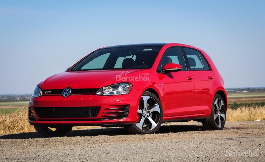 Volkswagen Golf sử dụng nền tảng MQB và có giá bán chỉ 20.000 USD.