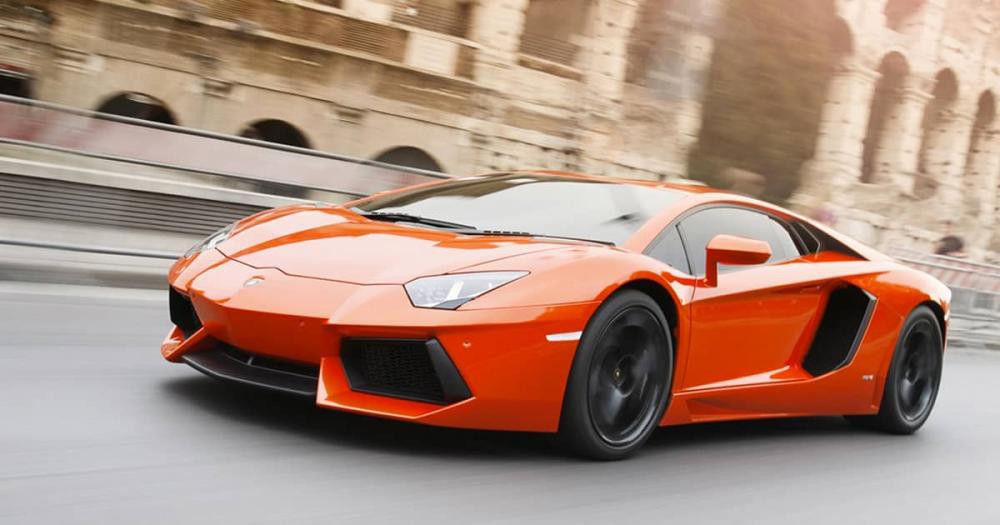 Gần 6.000 xe Lamborghini bị triệu hồi vì nguy cơ cháy nổ.