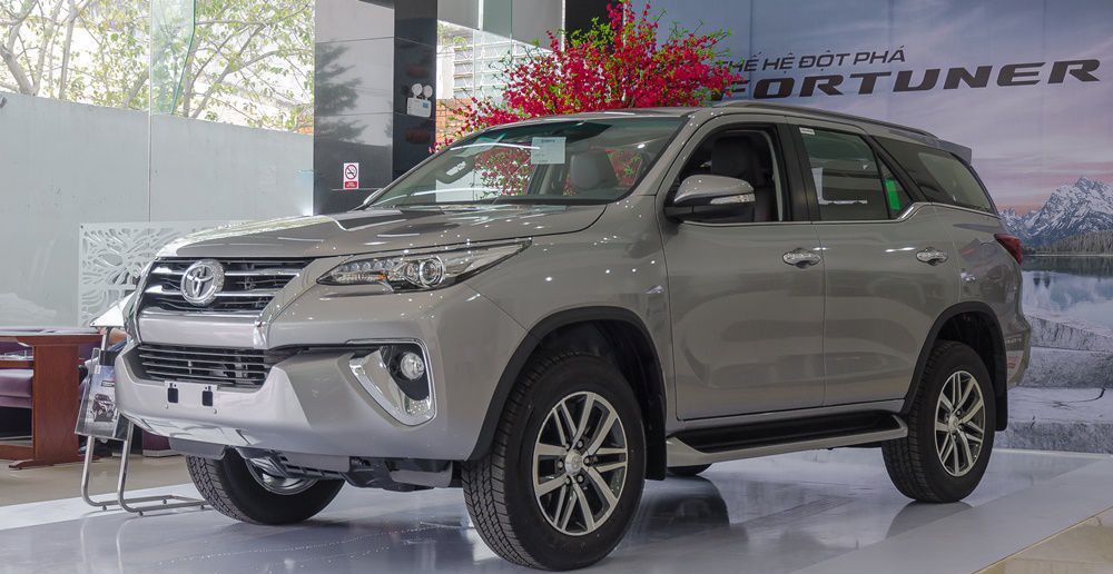 Toyota Fortuner 2017 được nhập khẩu nguyên chiếc có giá bán từ 981 triệu đồng.