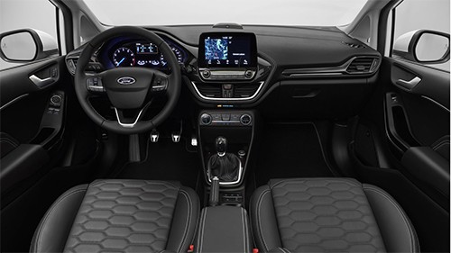 Nội thất của Ford Fiesta 2017 rộng rãi và có nhiều trang bị hiện đại