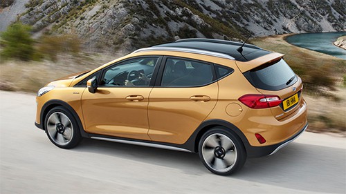 Ford Fiesta 2017 sở hữu một số thay đổi về ngoại thất a2.