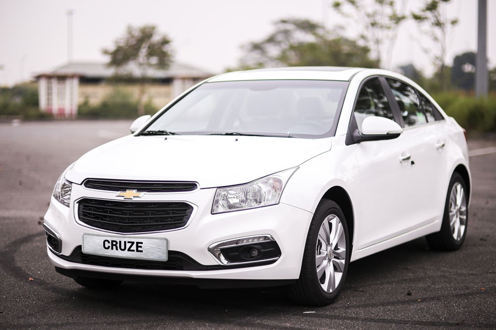 Chevrolet Cuze vượt qua Toyota Corolla Altis, đứng vị trí thứ 3.