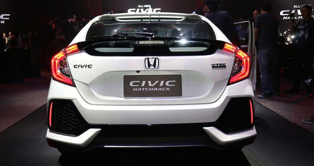 Honda Civic hatchback 2017 sở hữu nhiều thay đổi về thiết kếa.