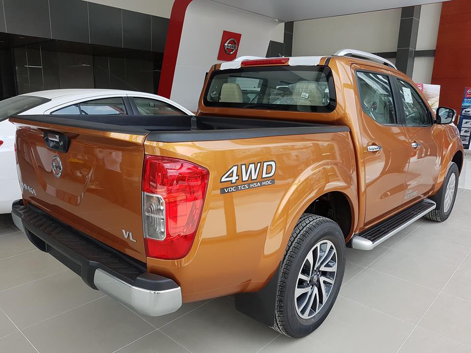 Cần bán xe Nissan Navara VL 2017, màu vàng cam, nhập khẩu