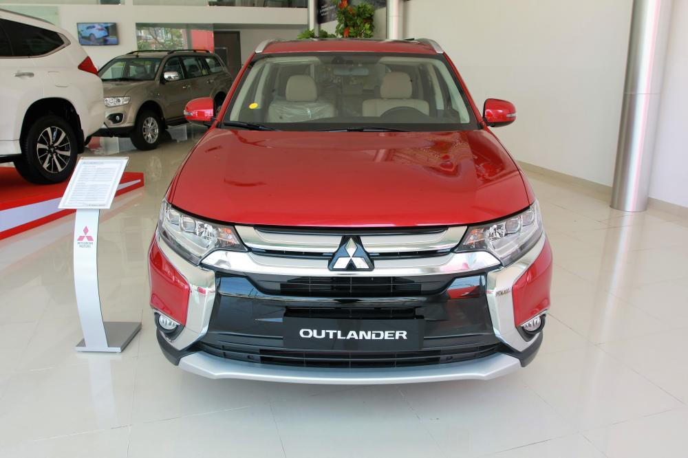 Cần bán xe Mitsubishi Outlander 2017, xe nhập , giá bán tốt nhất tại Đà Nẵng