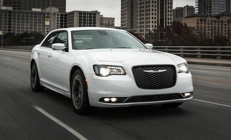 11. Chrysler 300: Tỷ lệ mất giá sau năm đầu tiên sử dụng là 31,7%.