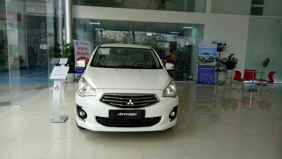 Cần bán Mitsubishi Attrage sản xuất 2017, màu trắng, xe nhập, LH Quang 0905596067