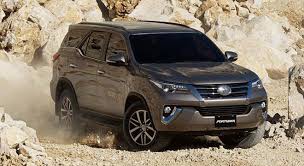 Toyota Fortuner 2017 giá bao nhiêu