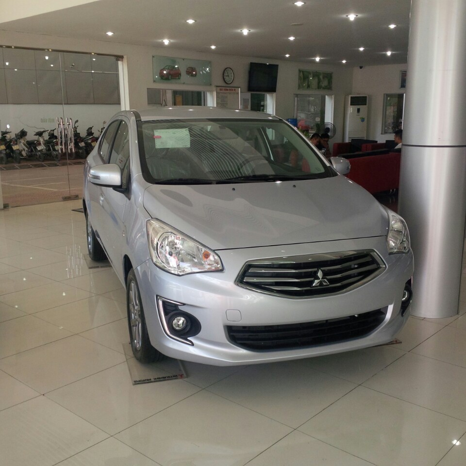 Cần bán xe Mitsubishi Attrage tại Quảng Nam, màu bạc, xe nhập, hỗ trợ vay nhanh, LH Quang: 0905596067