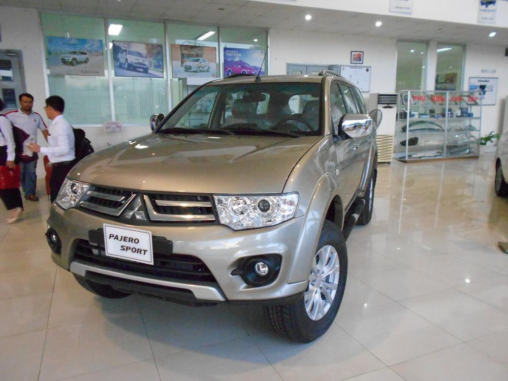 Bán xe Mitsubishi Pajero Sport DMT 2017, màu vàng, có bán trả góp liên hệ 0906.884.030