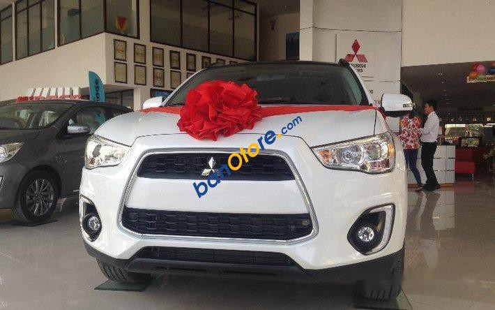 Bán Mitsubishi Outlander Sport Sport 2.0CVT Premium đời 2017, màu trắng, 885tr