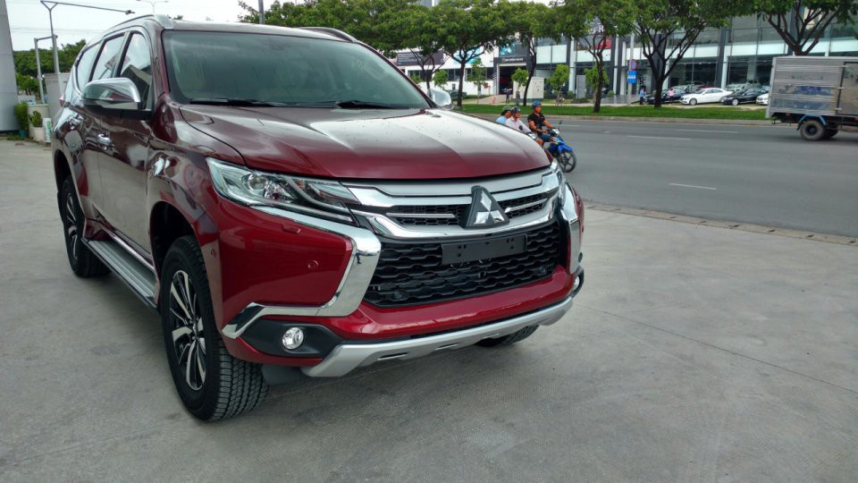 Bán ô tô Mitsubishi Pajero Sport 4x4 AT 2017, màu đỏ, có bán trả góp liên hệ 0906.884.030