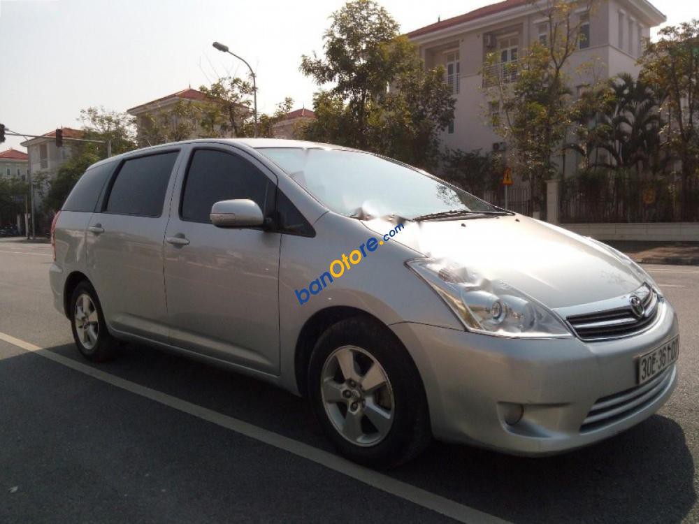 Cần bán gấp Toyota Wish 2.0AT đời 2009, màu bạc, xe nhập