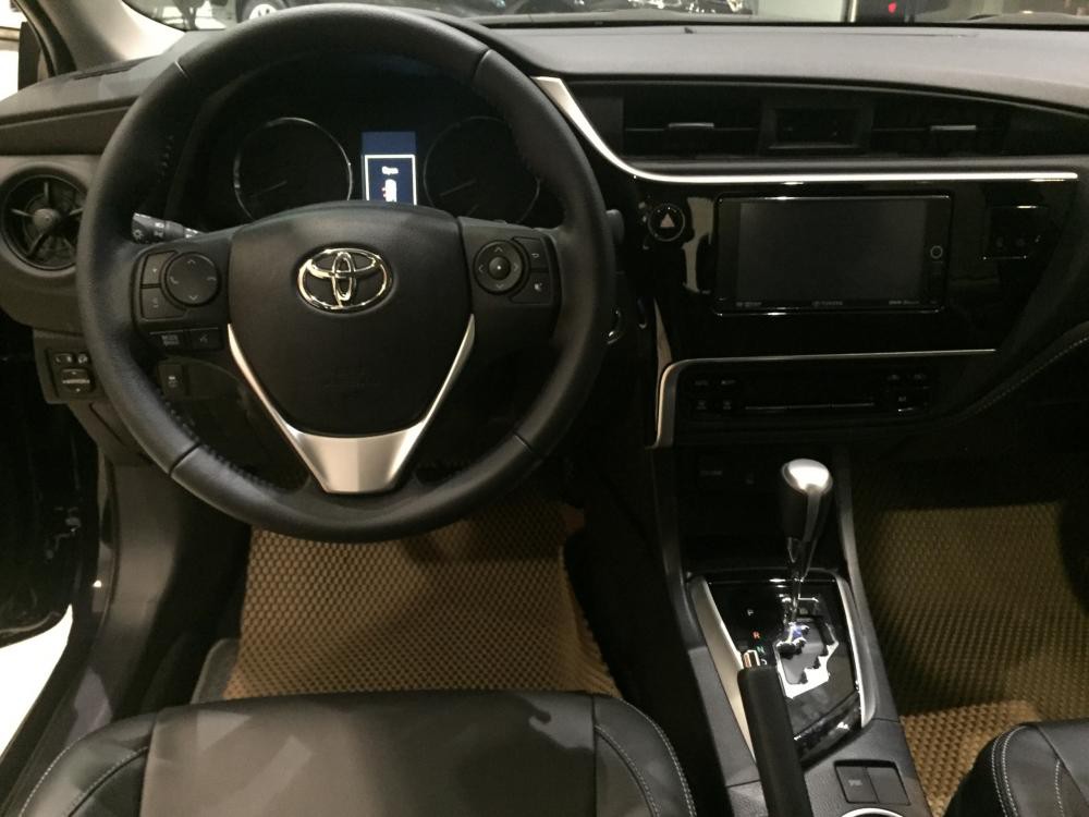 Bán xe Toyota Corolla altis đời 2018, giá 678tr