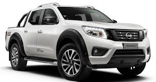 Vẻ hầm hố, vững chãi Nissan Navara 2018