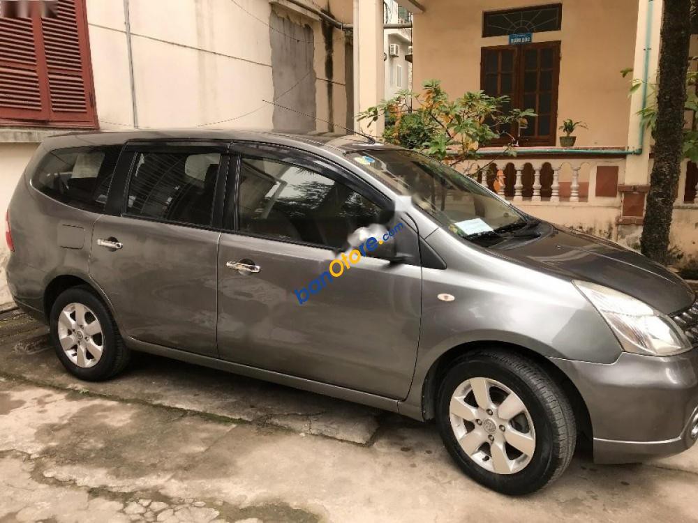 Cần bán Nissan Grand livina sản xuất 2010, màu xám, nhập khẩu nguyên chiếc, 358 triệu