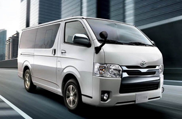 Toyota Hiace 2018 tự tin dạo phố 