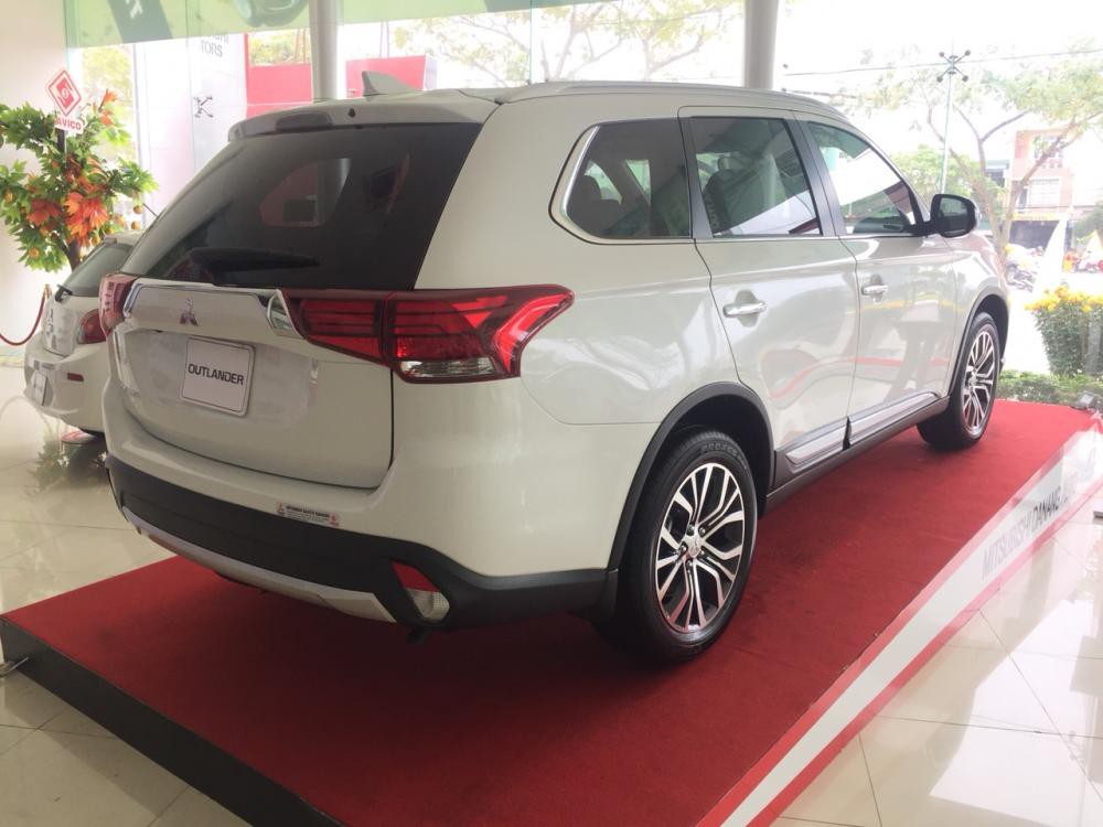 Bán Mitsubishi Outlander 2017, nhập khẩu nguyên chiếc tại Đà Nẵng , xe đủ màu , giá 808 tr