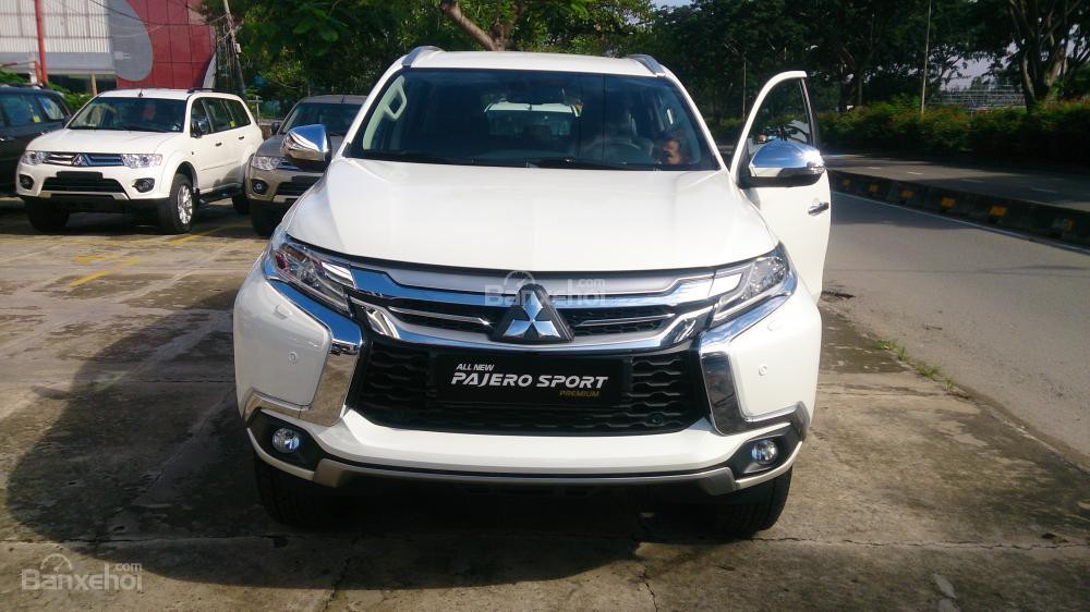 Cần bán Mitsubishi Pajero Sport tại Đà Nẵng , hỗ trợ vay nhanh , giao xe ngay , LH Quang 0905596067