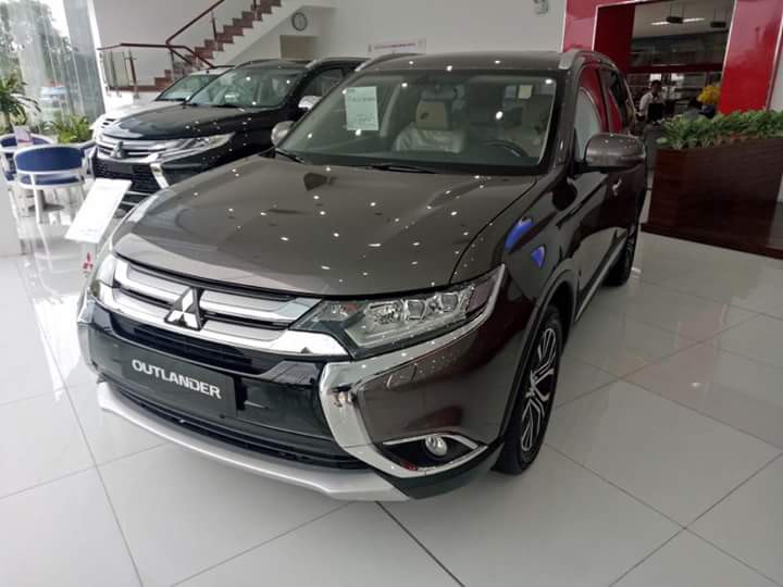 Cần bán Mitsubishi Outlander 2.0 CVT Pre 2018, màu nâu, có bán trả góp liên hệ 0906.884.030