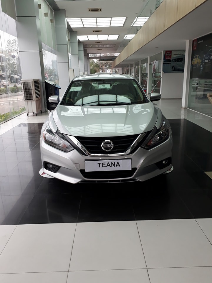 Bán ô tô Nissan Teana 2.5L 2017, màu bạc, nhập khẩu chính hãng