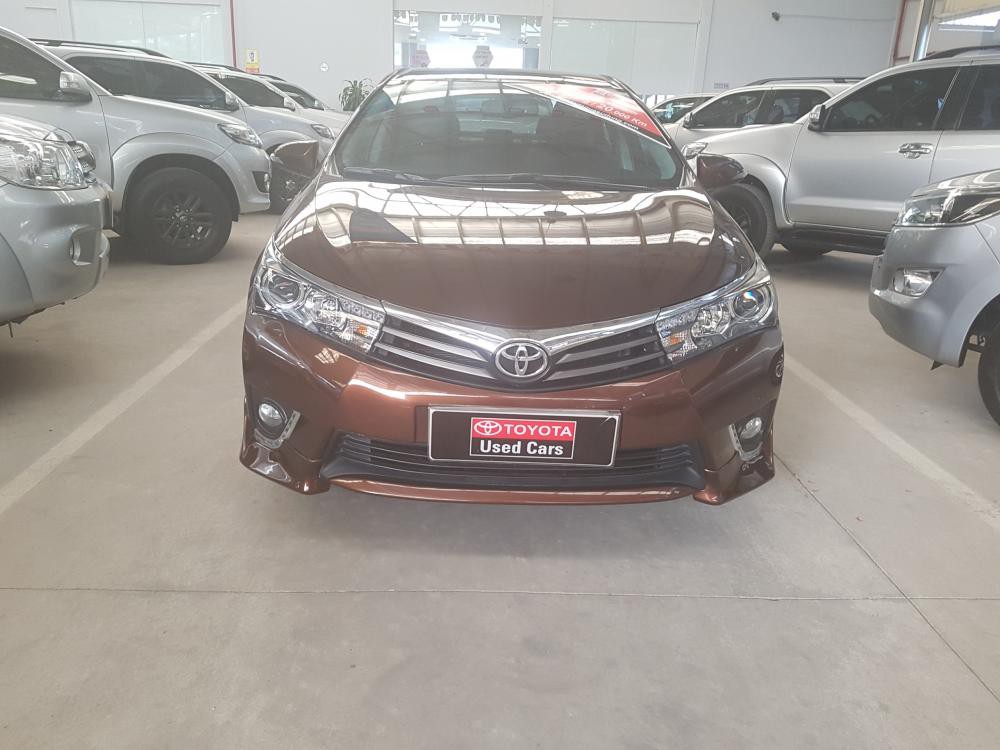 Cần bán lại xe Toyota Altis 2.0V cao cấp, đời 2014, màu nâu