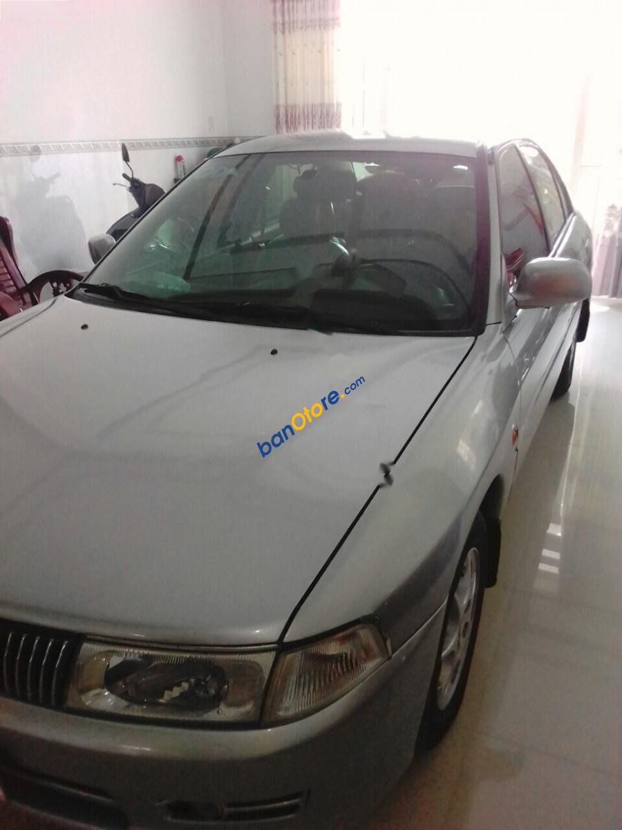 Cần bán xe Mitsubishi Lancer đời 2002, màu bạc