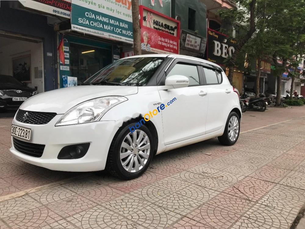 Chính chủ bán Suzuki Swift năm sản xuất 2015, màu trắng