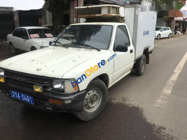 Cần bán lại xe Toyota Hilux đời 1997, màu trắng, giá 52tr