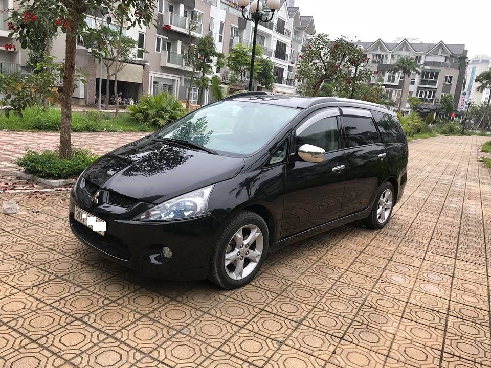 Bán xe 7 chỗ Mitsubishi Grandis 2.4AT màu đen cực đẹp