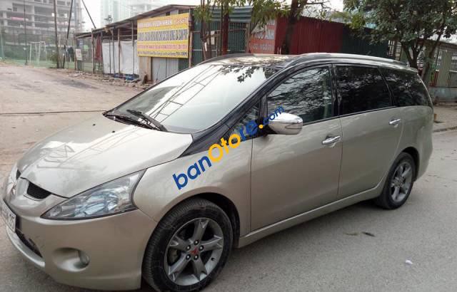 Bán Mitsubishi Grandis năm 2009, màu vàng cát