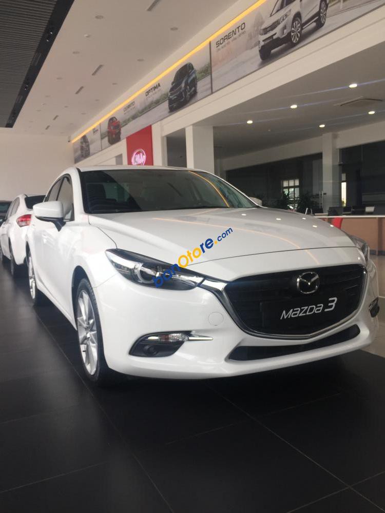 Bán xe Mazda 3 1.5L 2018 giá tốt, giao xe ngay, hỗ trợ trả góp 80% xe. Hotline: 0919.457.365