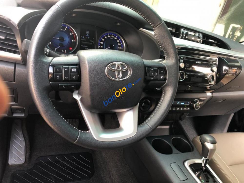 Bán Toyota Hilux 3.0G 4x4 AT 2016, màu đen, nhập khẩu Thái