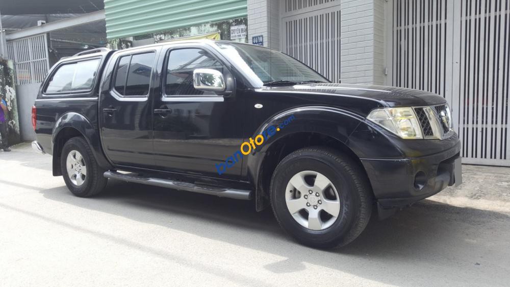 Cần bán xe Nissan Navara 2015 tự động, màu đen, nhập khẩu Thái Lan