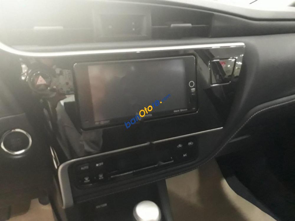 Bán Toyota Corolla altis 2.0V sản xuất năm 2018, màu đen