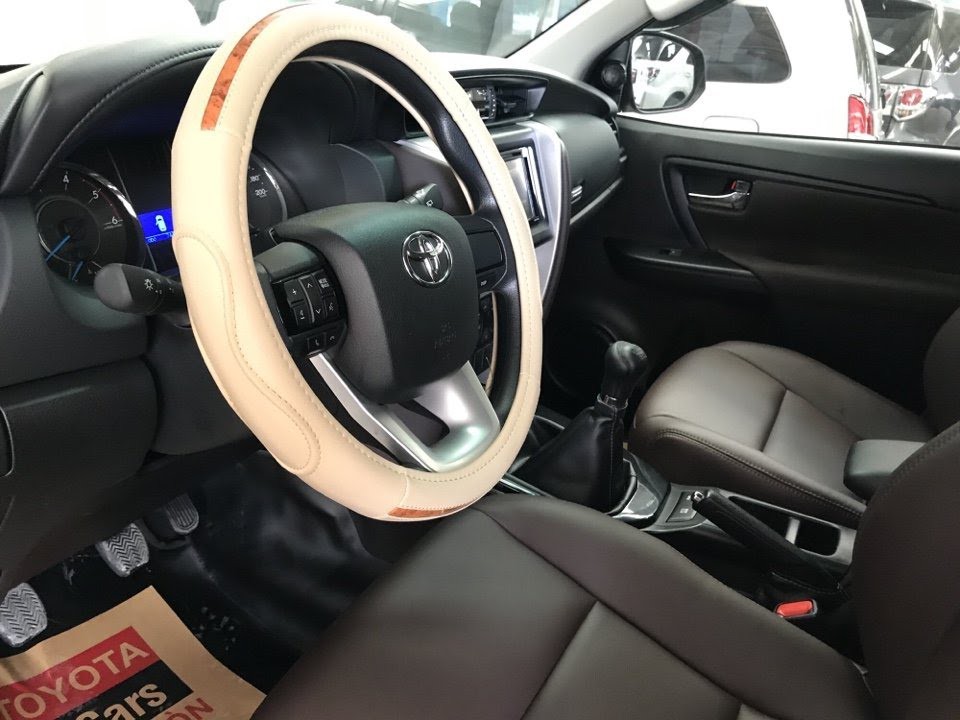 Bán Toyota Fortuner G 2017, màu xám, máy dầu, số sàn, mới lăn bánh 700km,full option giá thương lượng, có hỗ trợ trả góp